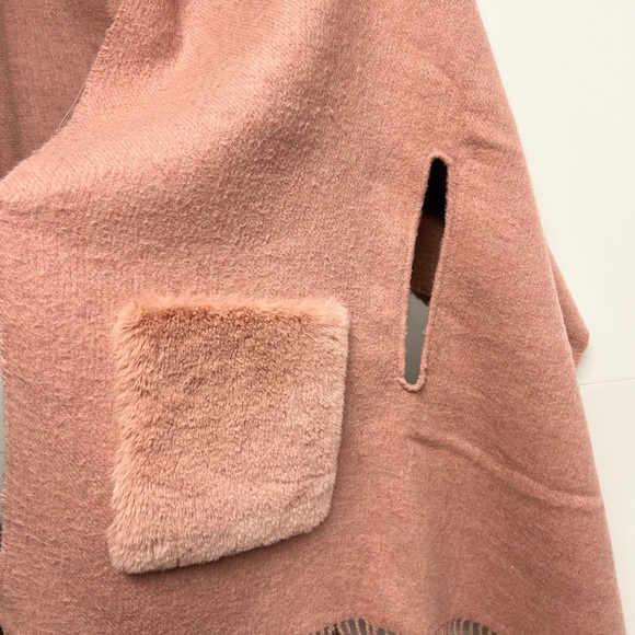 Madewell Faux-fur Pocket Cape Scarf - Picture 4 of 5